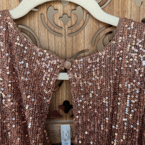 Mini long sleeve rose gold sequin dress - Picture 3 of 9